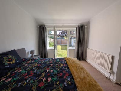 Large Double Room – CB1 Garden Retreat Main Photo