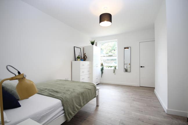 🏡 Refurbished House | HUGE Double | NW10 Main Photo