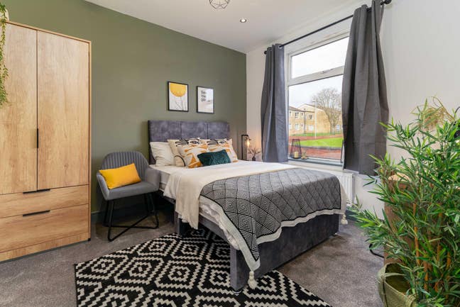 Spacious Room | Sound Proof | Bills INC Main Photo