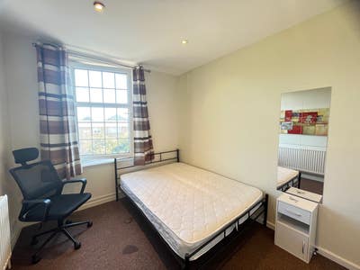 Double bedroom in Egham/near Uni Main Photo