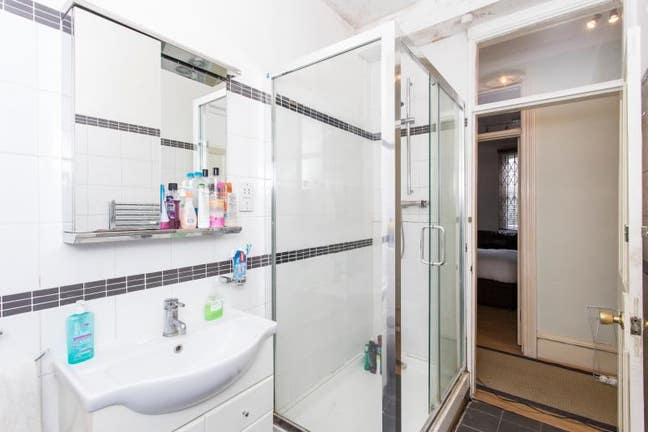 Spacious room in Beautiful London area Main Photo