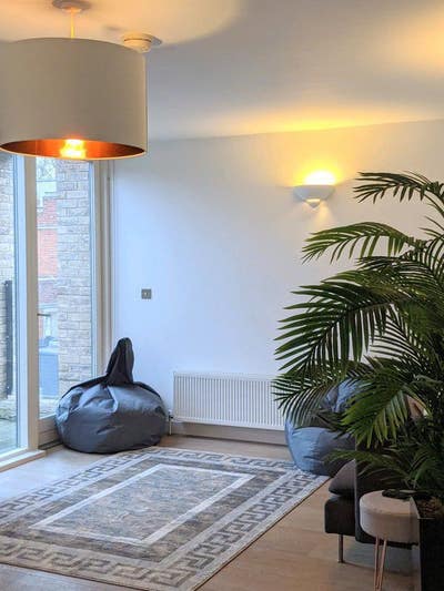 Bright Double Room in Spacious 3-Bed Flat  Main Photo