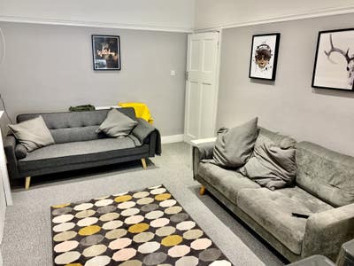 Large double room in sociable house Main Photo