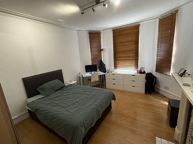 Spacious room in Beautiful London area Main Photo