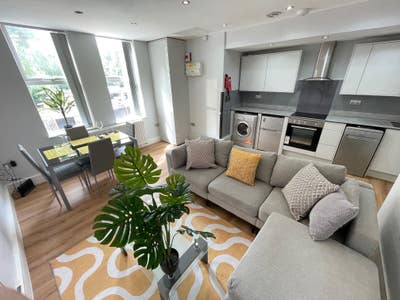 Modern Self Contained Flat Available  Main Photo