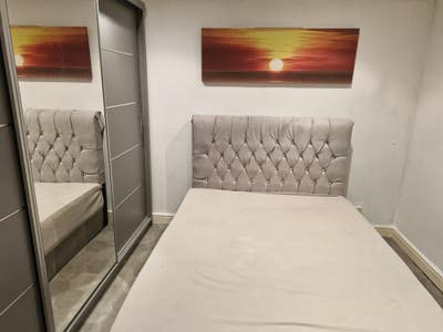 Beautiful Double Bedroom in Shard House Main Photo