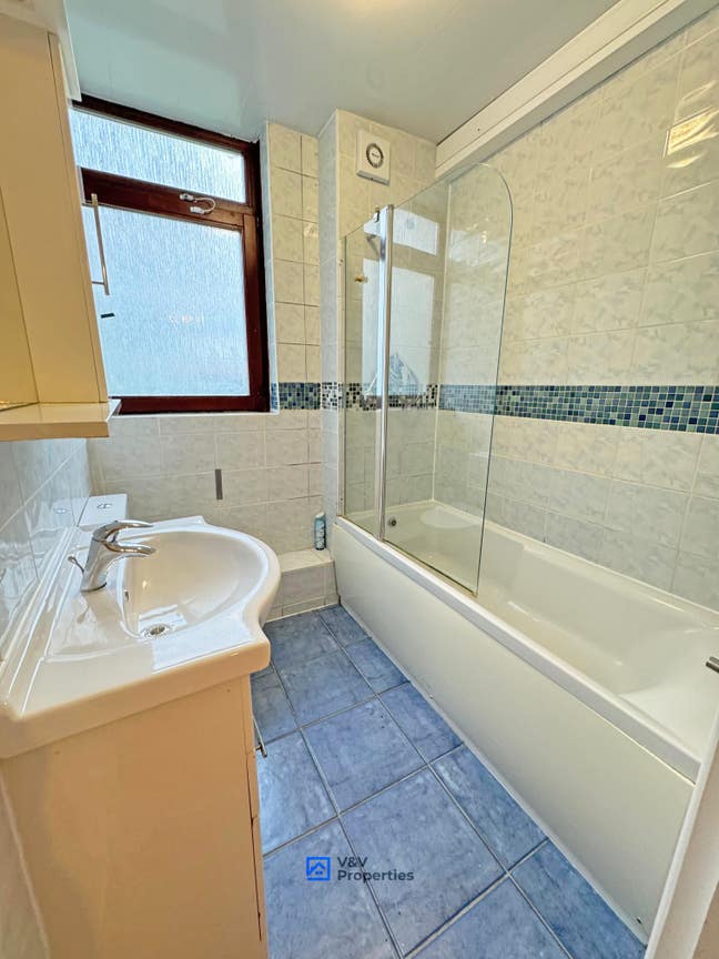 🛏️ Single Room and Extra Storage Main Photo