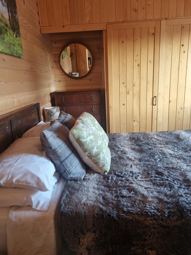 Double  and Single room available  now. Main Photo