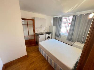 🛏️ Studio Flat to Let - North Wembley Main Photo