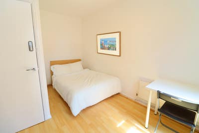 2 Refurbished Rooms with Garden-Peaceful & Modern! Main Photo