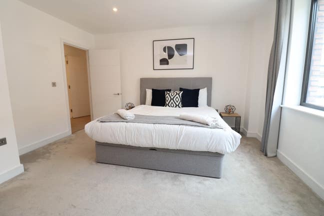 Exceptional Rooms in a Highly Recommended Central  Main Photo