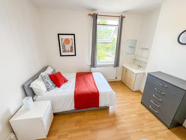 🥇Peaceful & Large Room | South Croydon Bills Inc. Main Photo