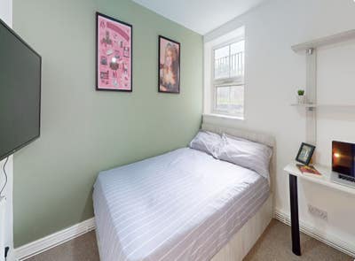 2 Bedroom flat Main Photo