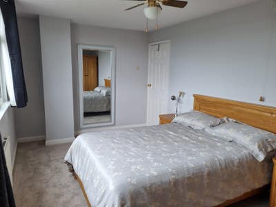 Recently decorated and carpeted double room Main Photo