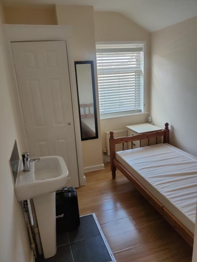Small room in the city centre Main Photo