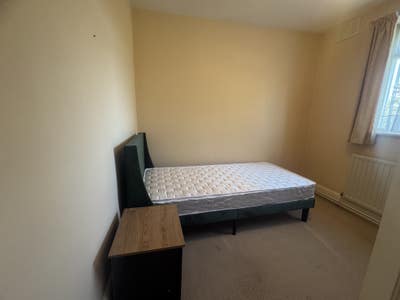 Single bedroom for rent.  Main Photo