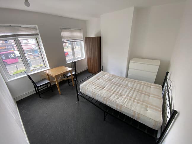 Double Room Available in Cockfosters EN4 *.* Main Photo