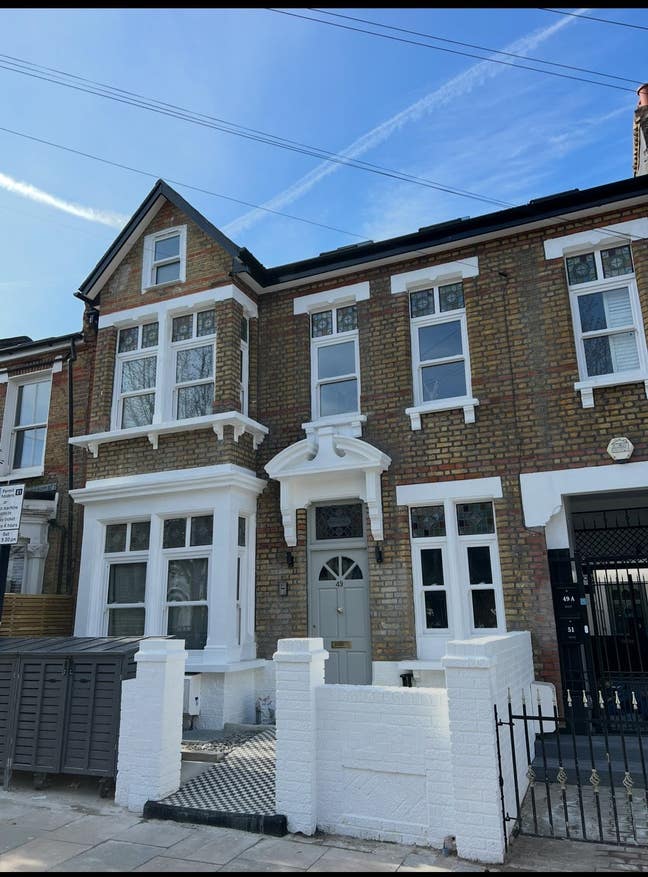 Beautiful  Double Room in bright stylish flat Main Photo
