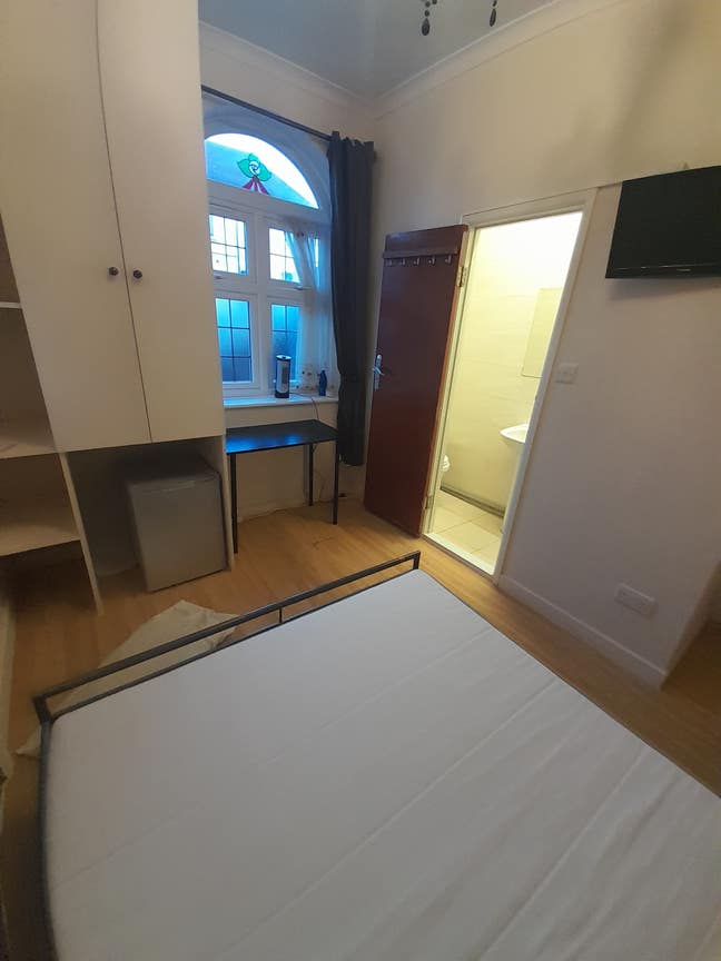 Double   Studio Ensuits  With Bills £850 Main Photo