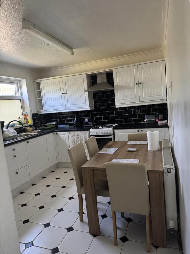 Double room & single room available now long term Main Photo