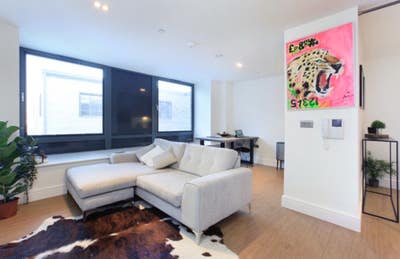 Modern 1 bed flat in ideal Wandsworth location Main Photo