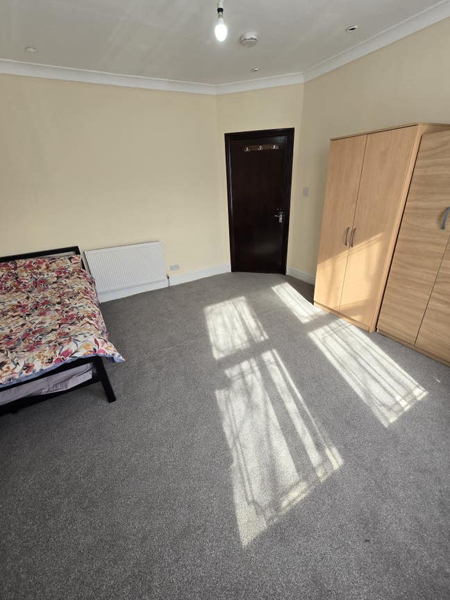 Lovely Double Room From £700-800 Main Photo