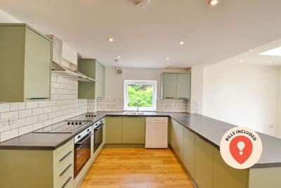 Seven double bedrooms in professional house share Main Photo