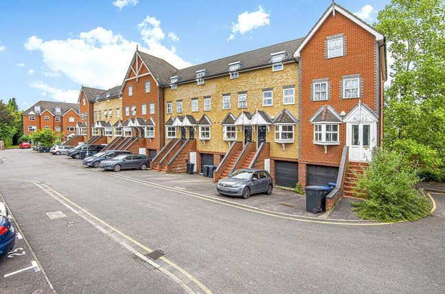 Town House in Woking town centre Main Photo