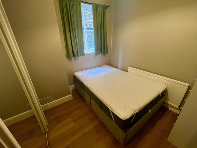 Small Double Bedroom Available With Garden Main Photo