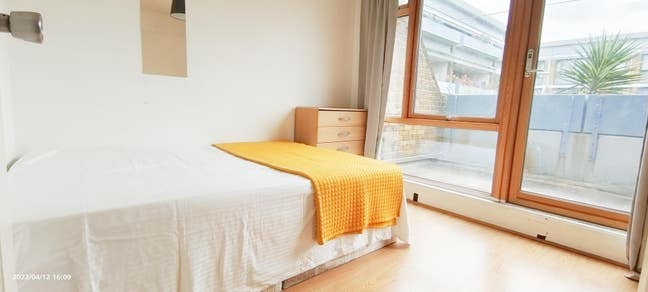 Spacious 5 bedroom flat with Balcony, Stockwell Main Photo