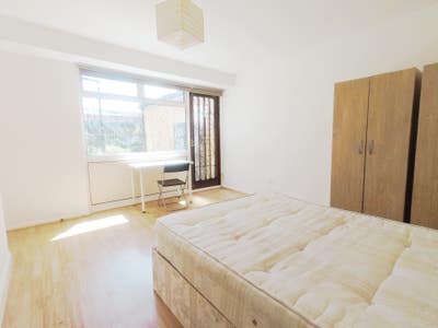 Lovely 4 bedroom flat with Garden, Elephant Castle Main Photo