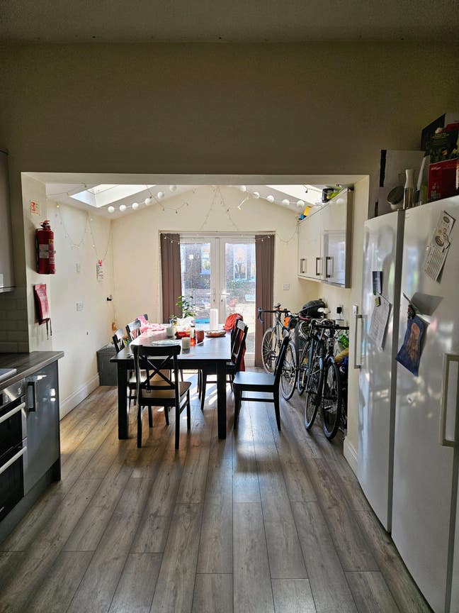 Double bed en-suite room in the heart of Chorlton Main Photo