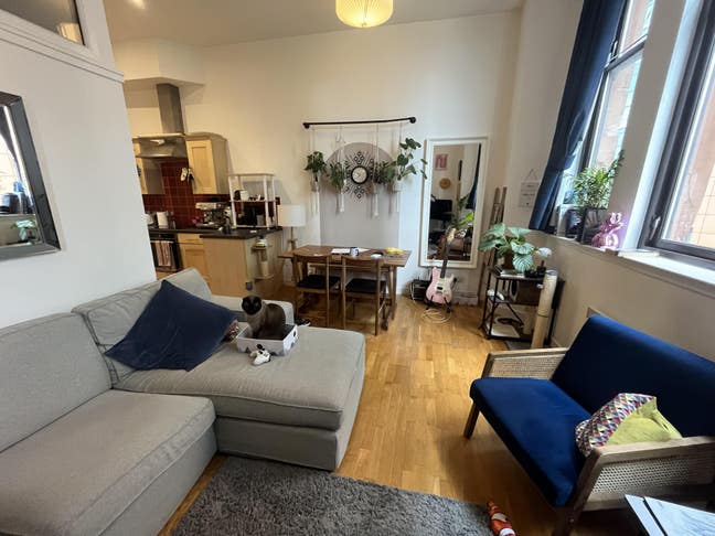 Large En Suite Double Room In Great Location  Main Photo