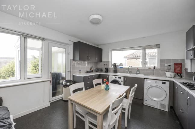 Urgently looking for someone to take my tenancy Main Photo