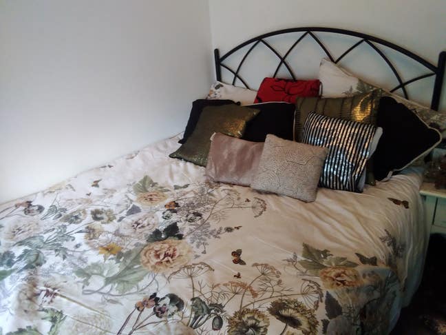 Clean & Sunny Room Main Photo
