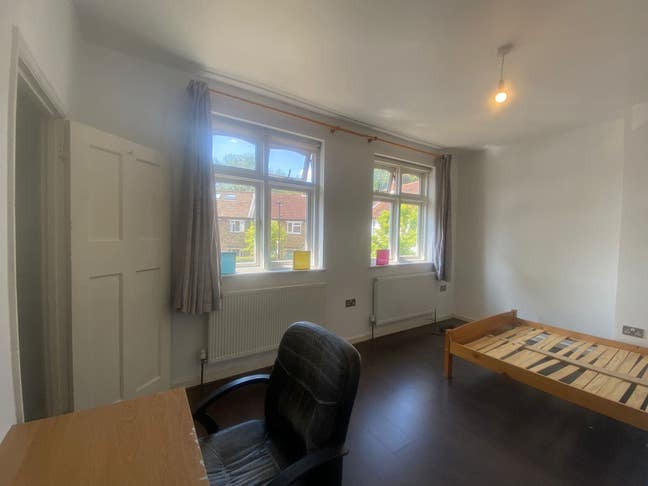 3 Double Bedroom Dockers Cottage- E14  Main Photo