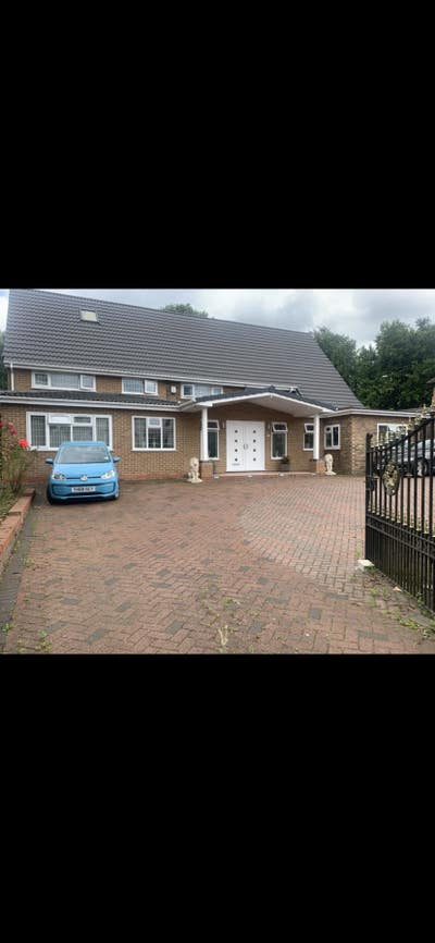 Modern  furnished house with parking  Main Photo