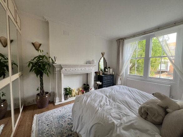 Beautiful Summer Stay on the London Canals Main Photo
