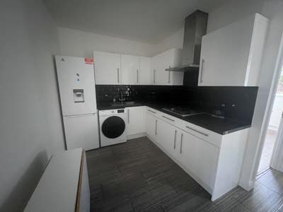 Large Ensuite | New Refurbish | 4 mins to Station Main Photo
