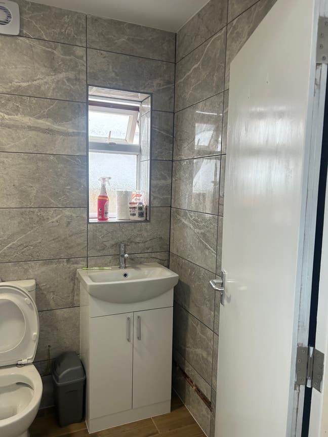 Newly renovated double room ensuite  Main Photo