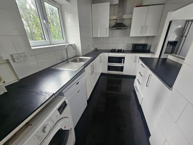 Barking Small Double Room Bills Included Dss Ok Main Photo
