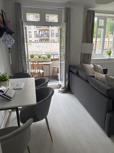 Double Room available in Zone 1 Flat - Waterloo Main Photo