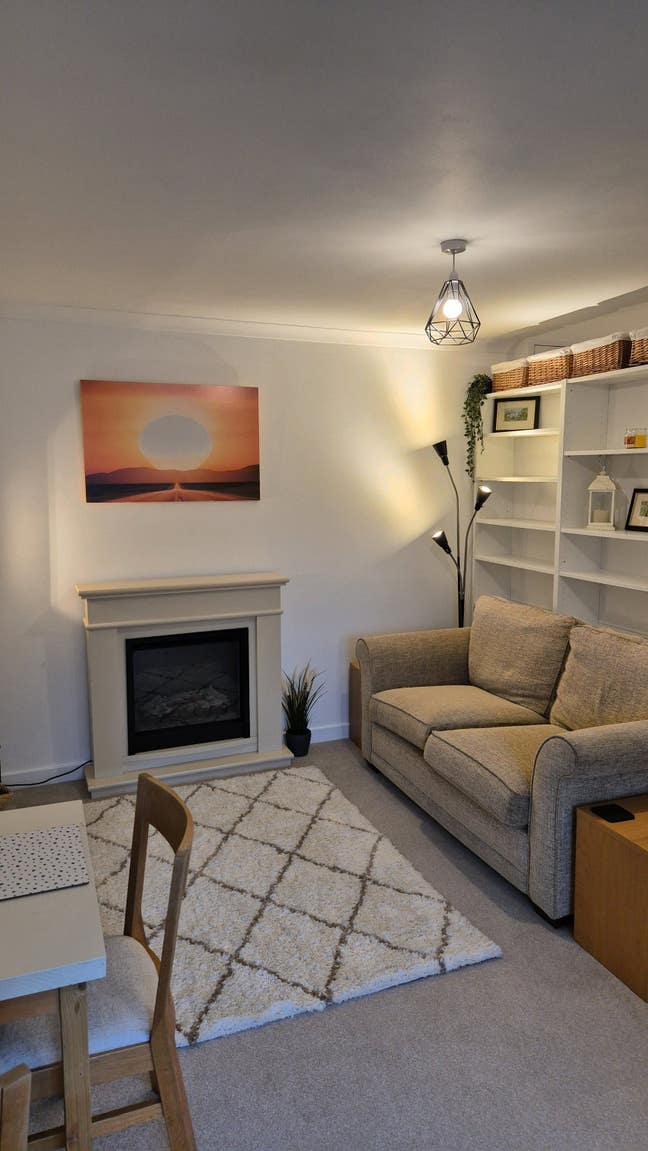  Fully furnished self-contained studio flat Main Photo