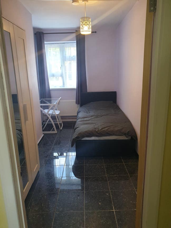 Spacious Furnished Double room available Main Photo