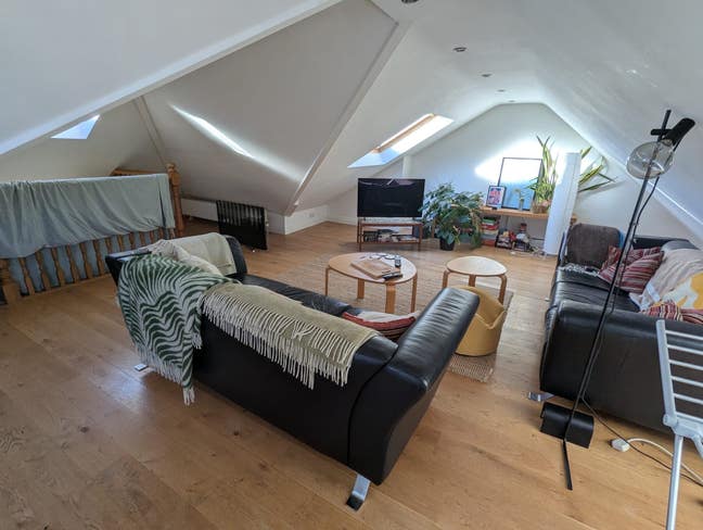 Double Room in Lovely 3-Bed Flat Main Photo