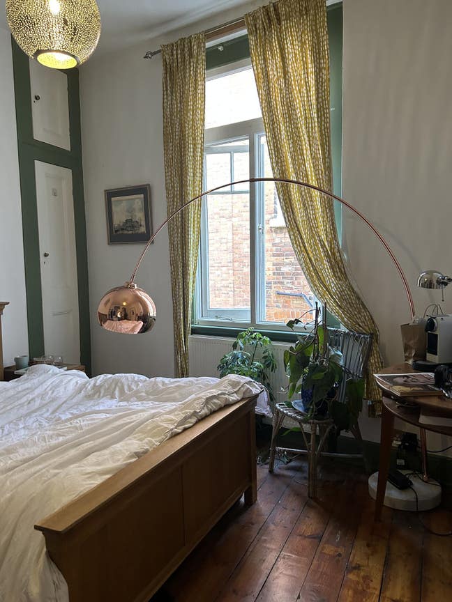 July/August Sublet Queer Flat in Baron's Court Main Photo