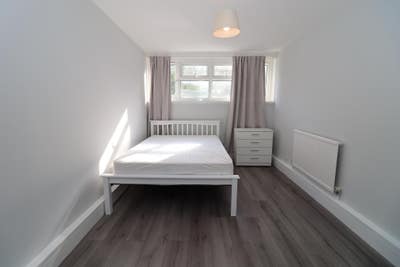 Two Stunning Rooms in Westfield White City   Main Photo