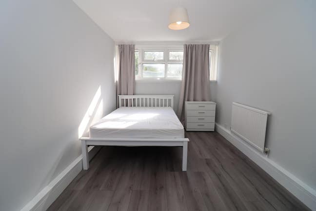 Two Stunning Rooms in Westfield White City   Main Photo