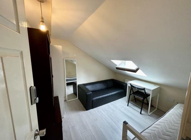 Lovely loft+ room in Peckham area+All Bill Includ  Main Photo