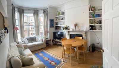 Entire 1st Floor in attractive Victorian building Main Photo